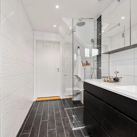 Stunning Modern In The Heart Of Downtown